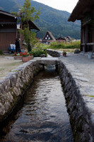 白川郷水清く