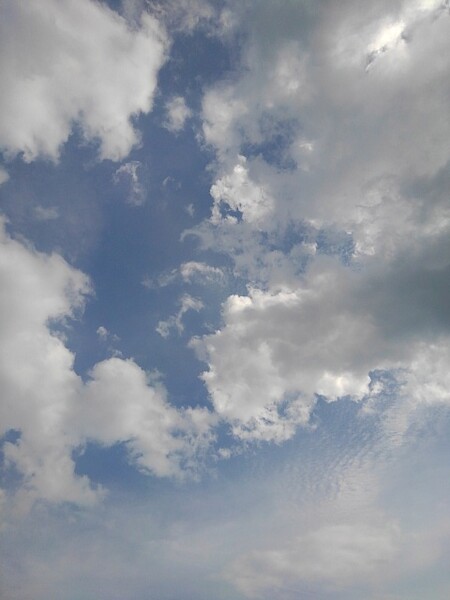 綺麗な夏空と大きな雲