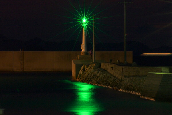緑色の灯台
