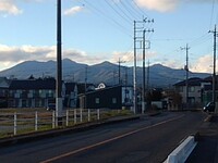 閑静な住宅街から見えた山