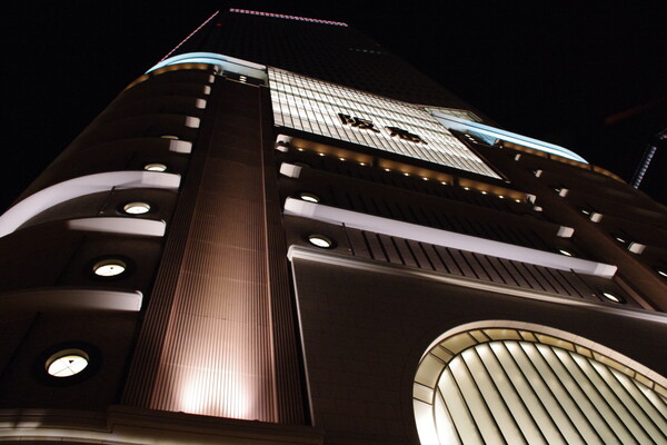 夜の阪急百貨店ビル