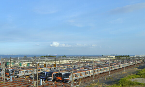 新木場で見る横浜高速鉄道の車両