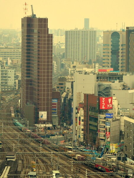 新宿駅　コンテナ専用貨物列車