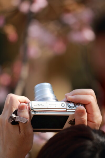 【題】今日はカメラ発明記念日です