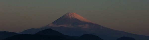 雪を纏った富士山