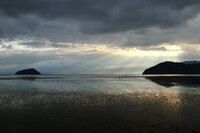 琵琶湖に降り注ぐ光