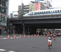 東京マラソンランナーと新幹線