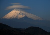 二段式の傘雲でした　富士山　２００８年１２月２９日