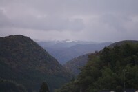 県境の高い山に初雪が!