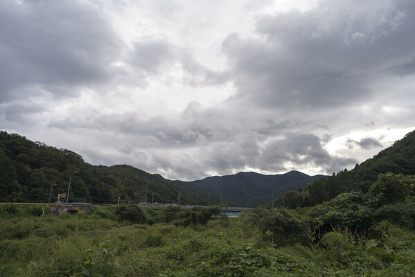 台風下の国道