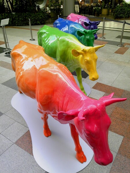 【トキメキの色】七色の牛さんたち