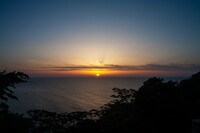 日本海への夕陽の入り。