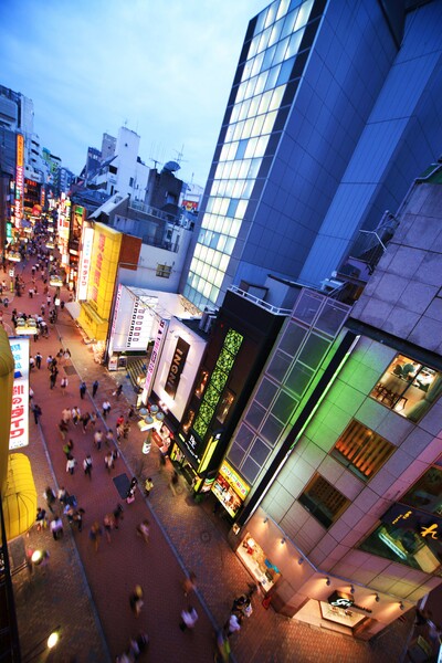 渋谷センター街を見下ろす