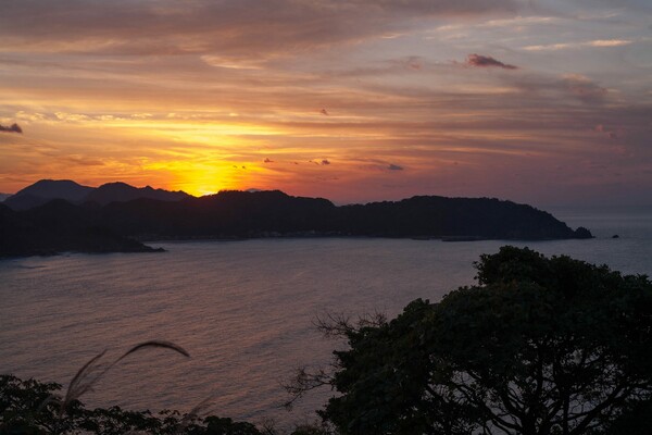 陸上岬からの夕日の入り。