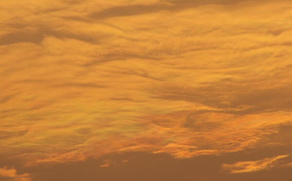 虹色の雲　AF18-250mm F/3.5-6.3