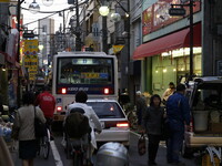 商店街とバス