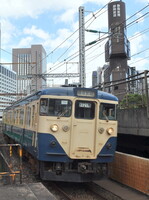 東海道線新橋駅を通過する１１３系