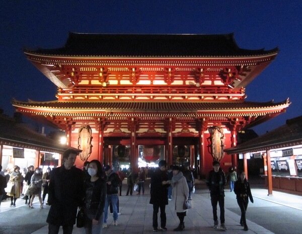 浅草寺夜の山門