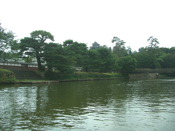 松江城と堀川