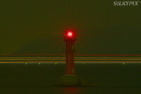夜の赤い灯台のフレア！