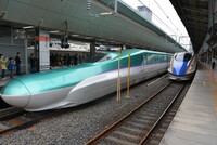北海道新幹線E5系と北陸新幹線E7系