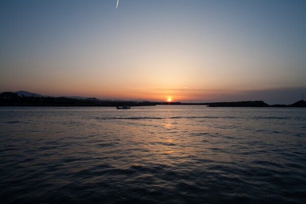 鳥取港埠頭からの夕焼け。