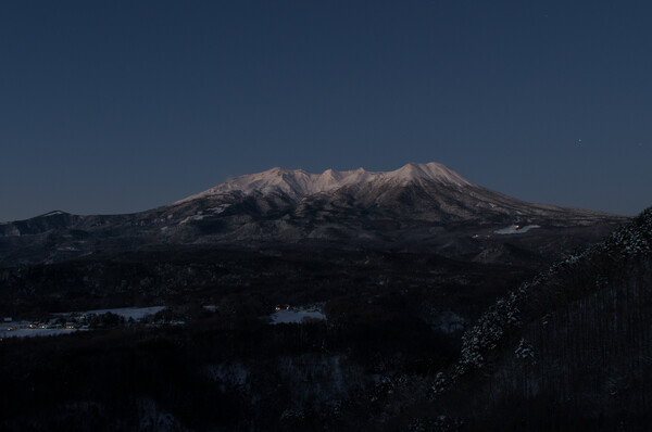 朝陽待つ御嶽山