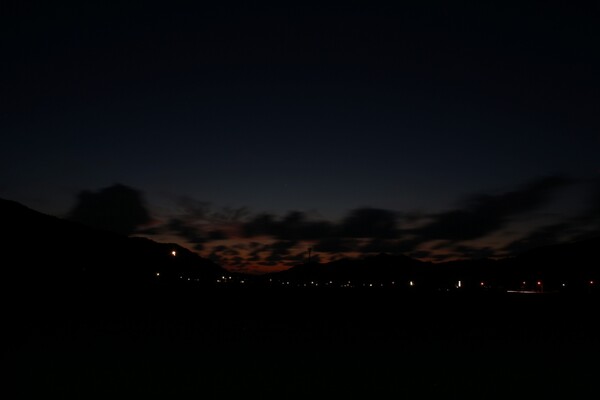 日没後の夕方の空。