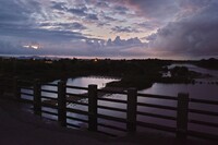 橋上の夕空