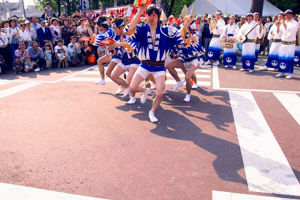 雨乞い踊り？