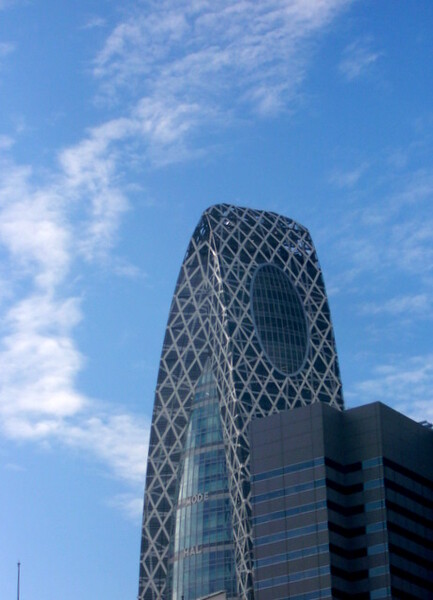 ユニークな外観の高層ビル