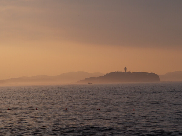 早朝の江ノ島