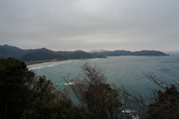 モヤットした日本海。
