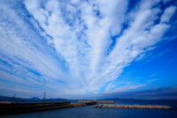 瀬戸の青い空と白い雲