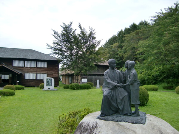 渋民村‘啄木記念館’の啄木の像