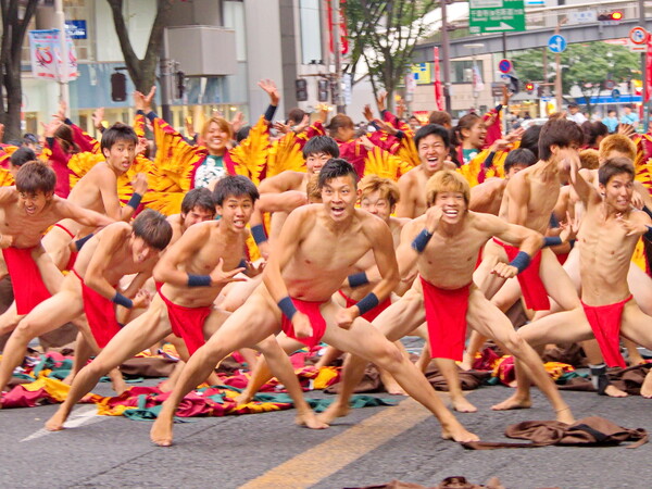 日本ど真ん中祭りはじまる。 赤褌 