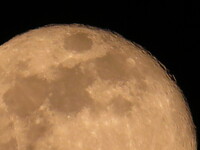 200倍で月を撮りました。