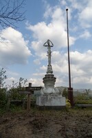 山頂の湯かむりの塔。