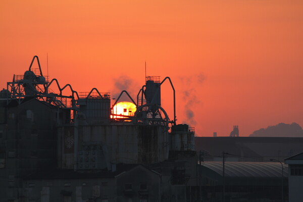 工場の陽