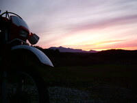 富良野の夕日と愛車