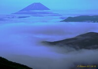 富士と雲上の峰々