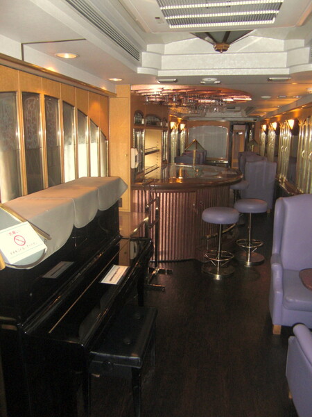 ピアノのある客車