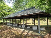 長い屋根の休憩所
