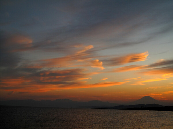 夕暮れの富士山