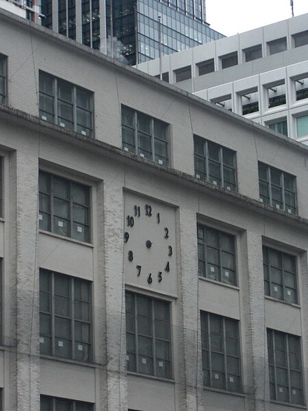 旧東京中央郵便局の針の無い時計