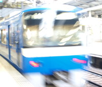 【風を感じて】疾走する京急電車