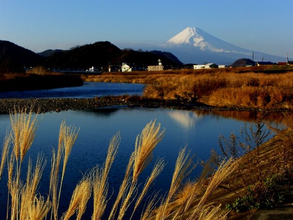 川面に写る富士山