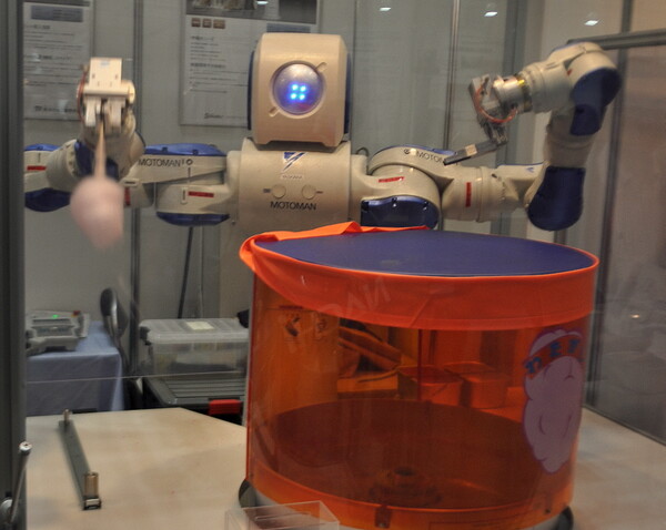 綿菓子を作るロボット