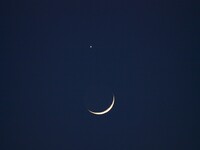 月と金星がランデブー^^;