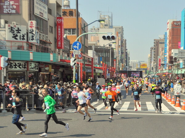 東京マラソン２０１１　浅草